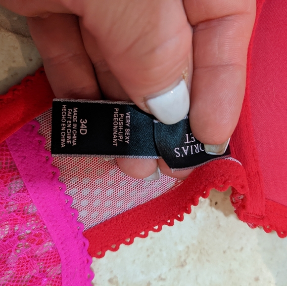 NWOT Victoria's Secret Push Up Bra! - Picture 6 of 6